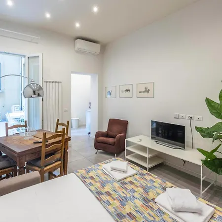 La Casa Dei Fiori, By Short Holidays