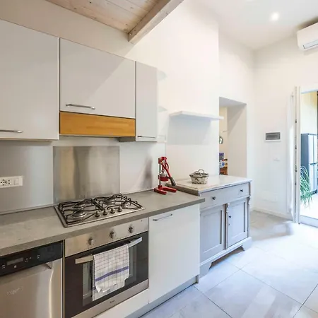 Appartement La Casa Dei Fiori, By Short Holidays *